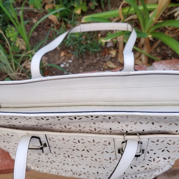 Coach Taylor Eyelet Large Tote/Great Spring-Summer Bag! - Picture 3 of 10